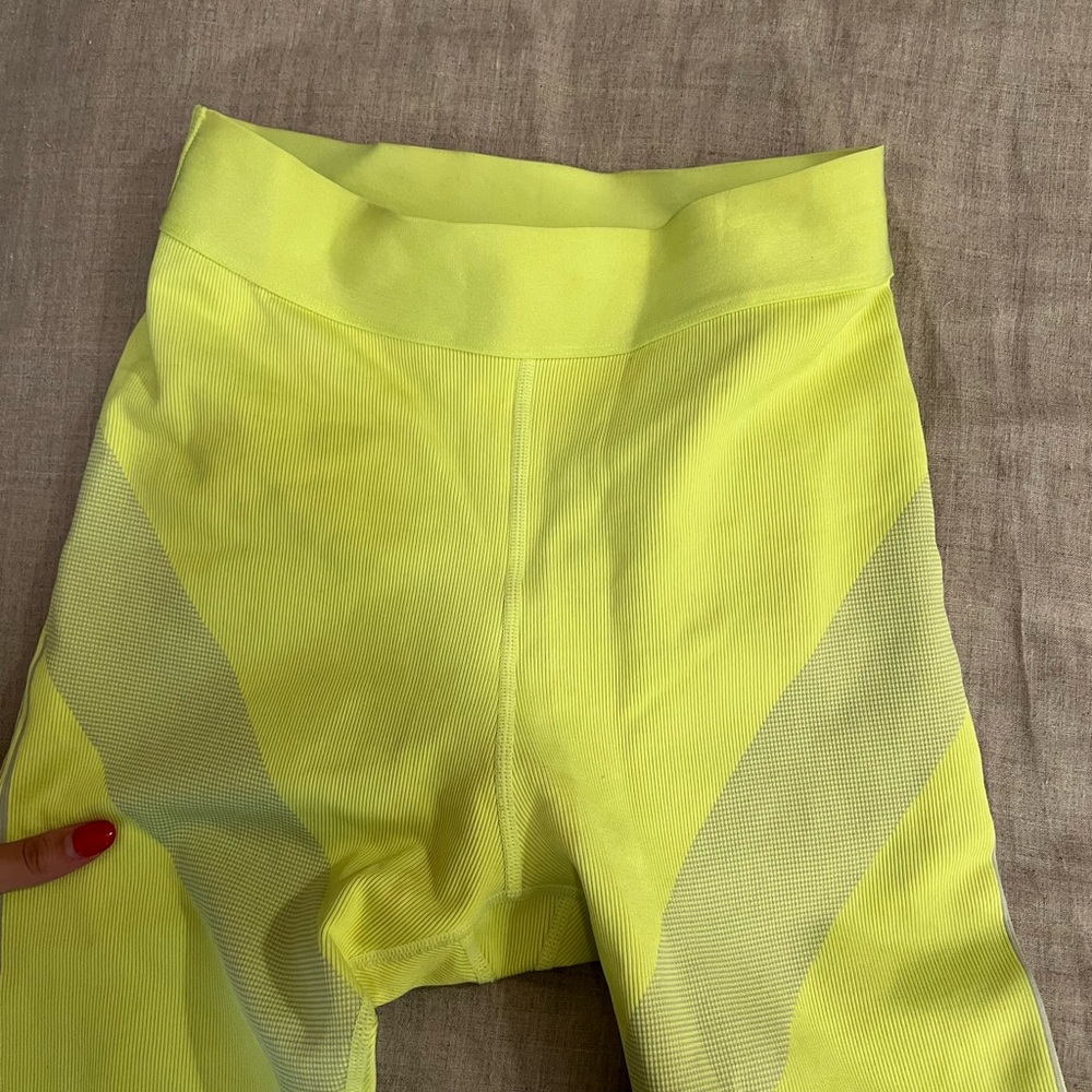 Fabletics Light Yellow Workout Set - image 3